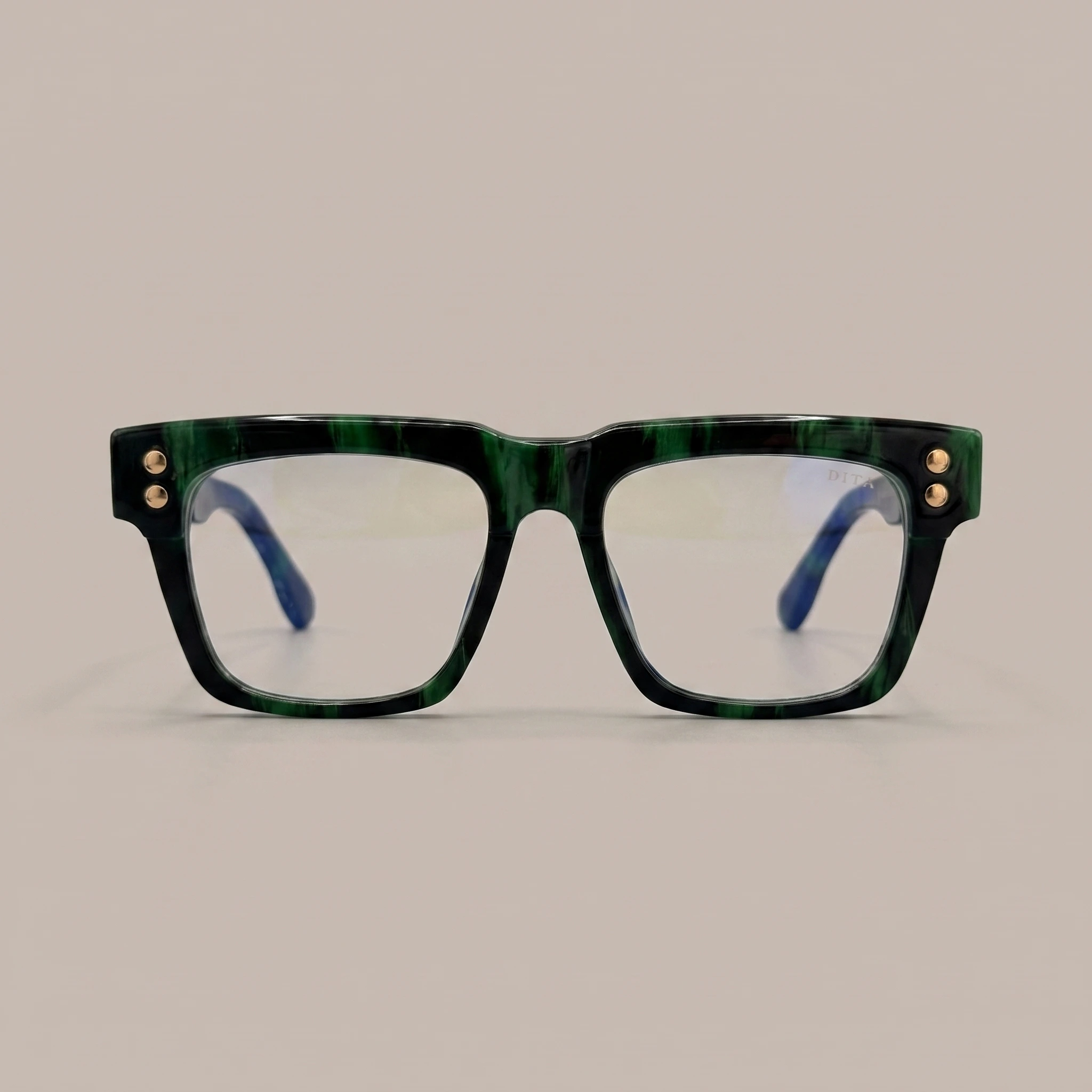 Photographing_sunglasses_straigh…_2K_202608281620 عینک طبی - Image 1